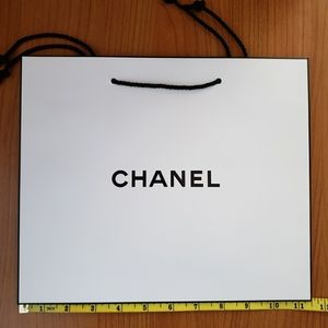 Chanel shoping paper bag size: medium New